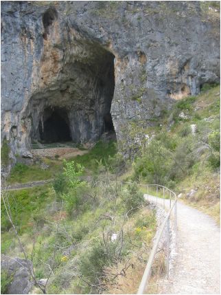 L'entre des grottes